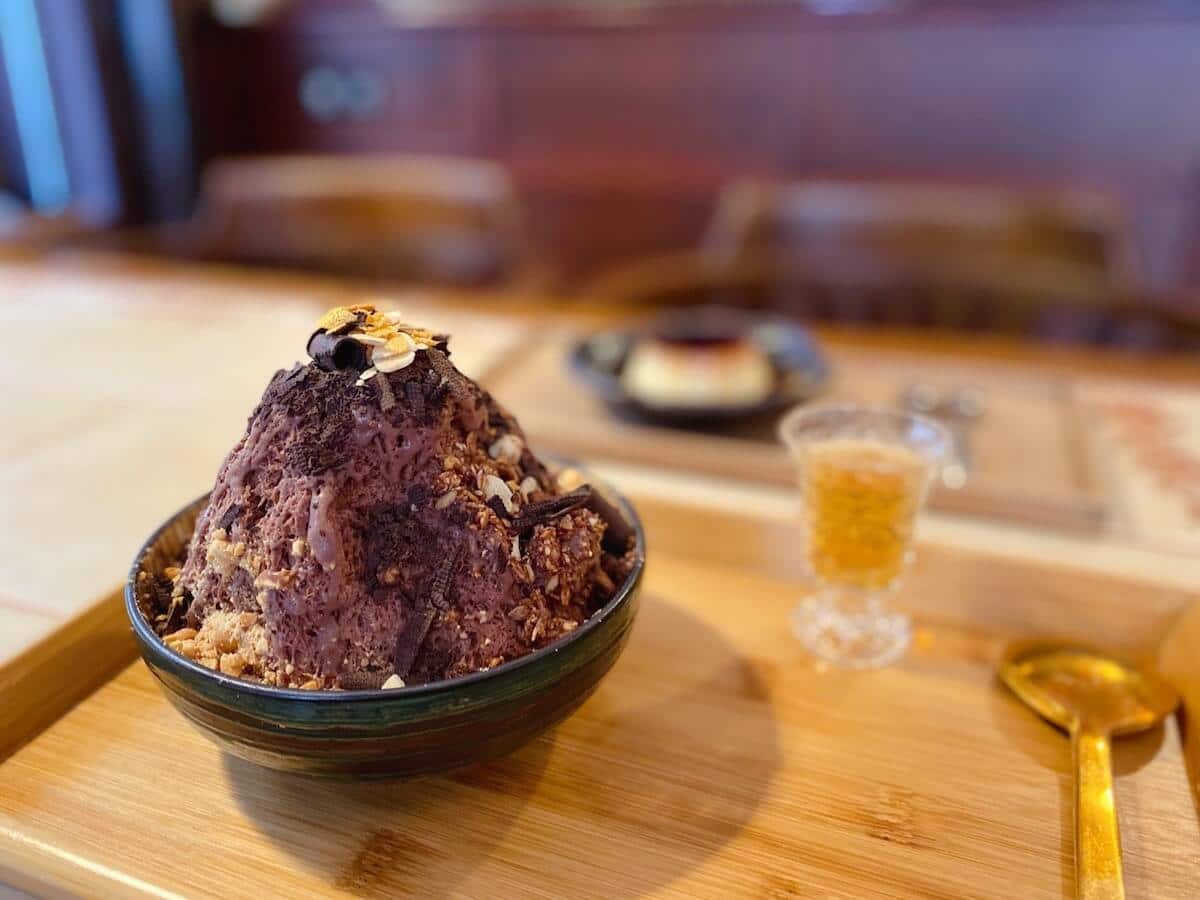 Chocolate milk shaved ice with whiskey