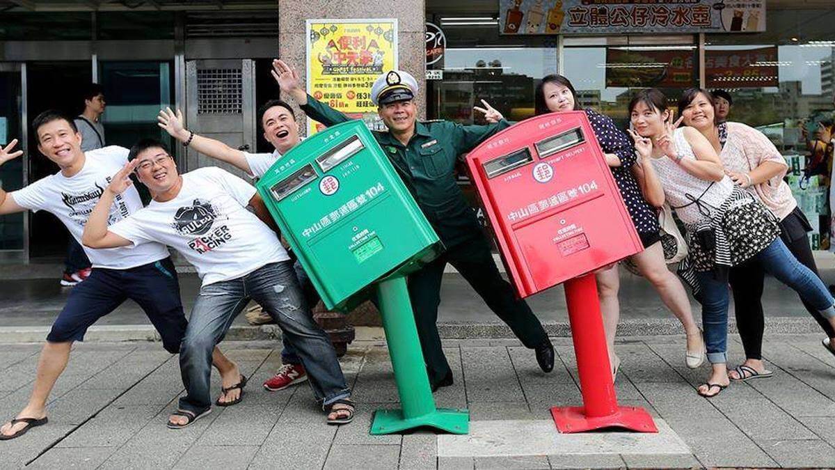 Bent mailboxes pose